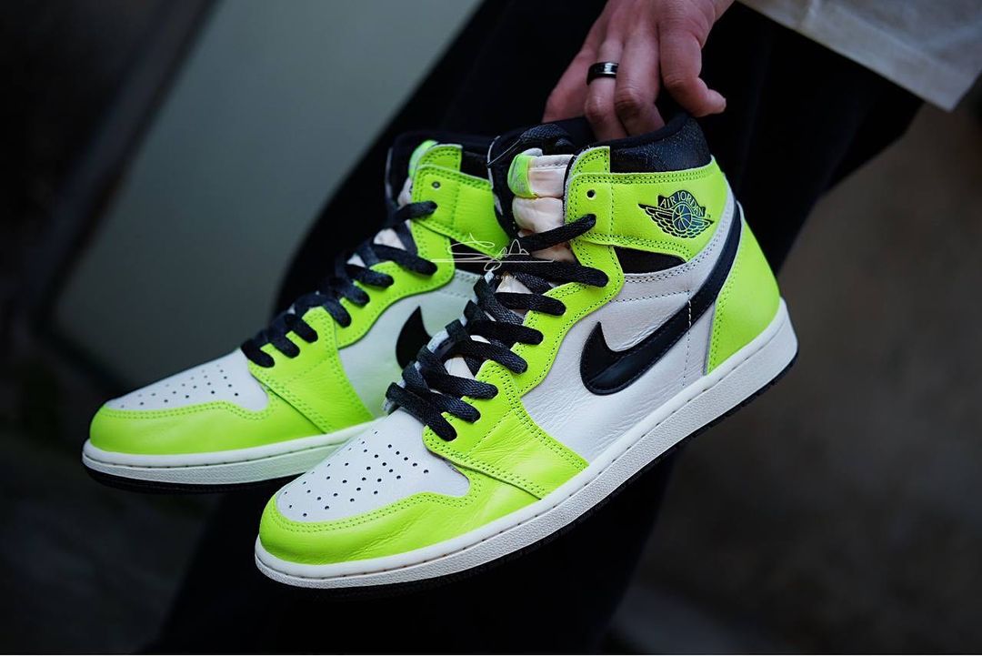 【国内 7/5 発売】ナイキ エア ジョーダン 1 レトロ ハイ OG “ボルト/ブラック/セイル” (NIKE AIR JORDAN 1 RETRO HIGH OG “Volt/Black/Sail”) [555088-702]