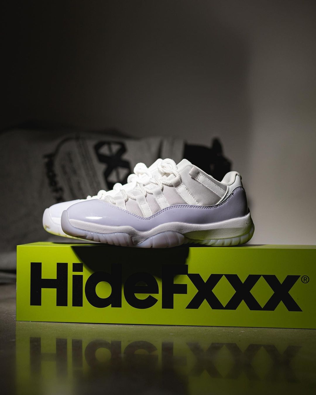 【国内 4/28 発売】ナイキ エア ジョーダン 11 レトロ ロー “ホワイト/ピュアヴァイオレット” (NIKE AIR JORDAN 11 RETRO LOW “White/Pure Violet”) [AH7860-101]