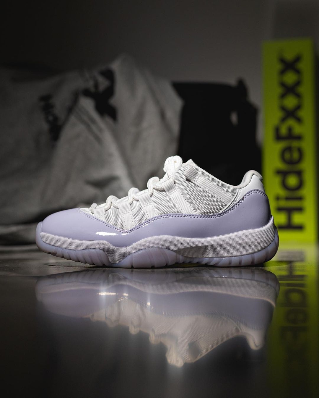 【国内 4/28 発売】ナイキ エア ジョーダン 11 レトロ ロー “ホワイト/ピュアヴァイオレット” (NIKE AIR JORDAN 11 RETRO LOW “White/Pure Violet”) [AH7860-101]