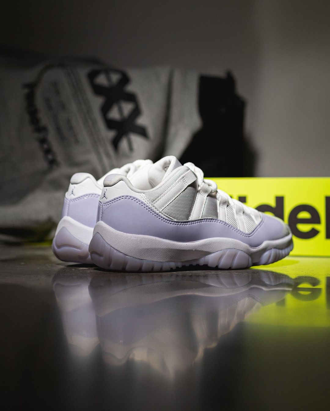 【国内 4/28 発売】ナイキ エア ジョーダン 11 レトロ ロー “ホワイト/ピュアヴァイオレット” (NIKE AIR JORDAN 11 RETRO LOW “White/Pure Violet”) [AH7860-101]