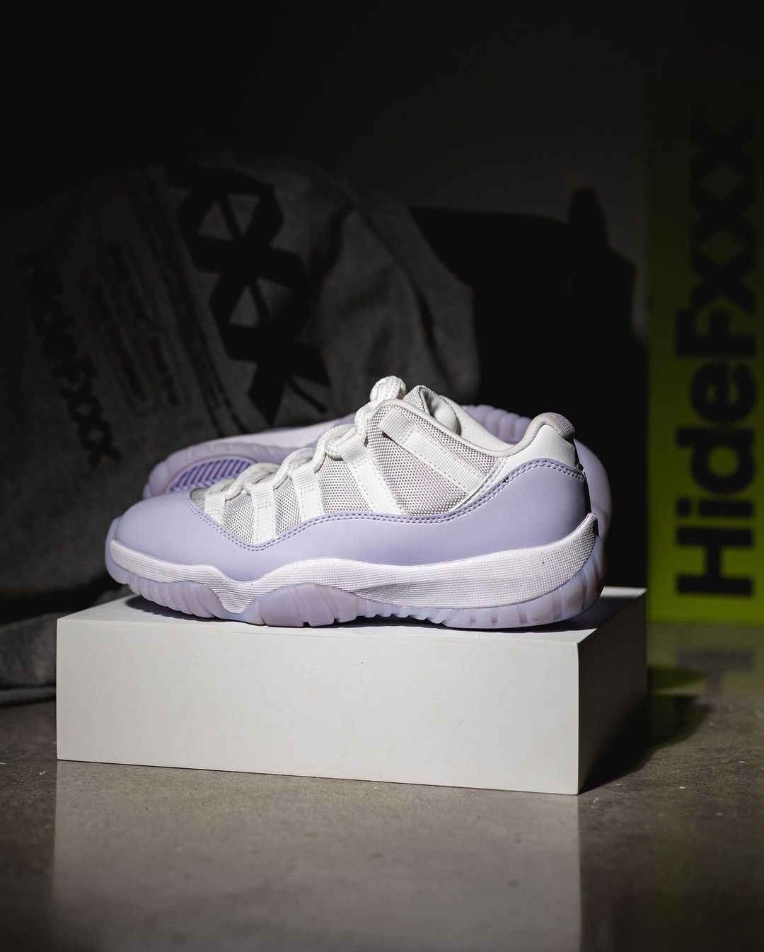 【国内 4/28 発売】ナイキ エア ジョーダン 11 レトロ ロー “ホワイト/ピュアヴァイオレット” (NIKE AIR JORDAN 11 RETRO LOW “White/Pure Violet”) [AH7860-101]