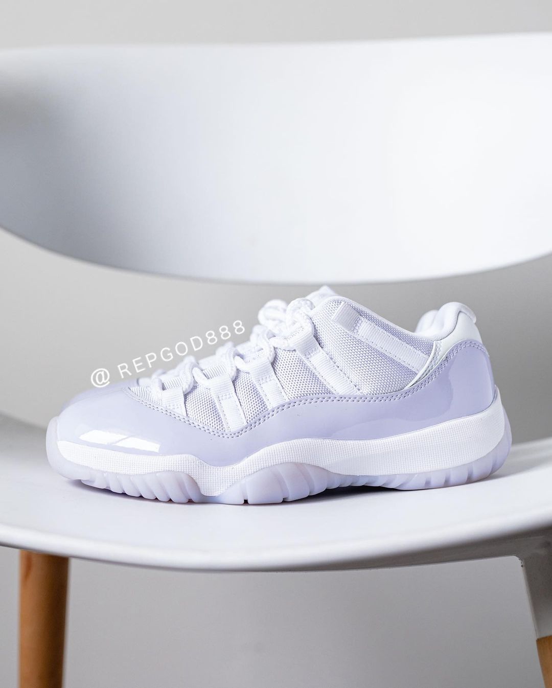 【国内 4/28 発売】ナイキ エア ジョーダン 11 レトロ ロー “ホワイト/ピュアヴァイオレット” (NIKE AIR JORDAN 11 RETRO LOW “White/Pure Violet”) [AH7860-101]