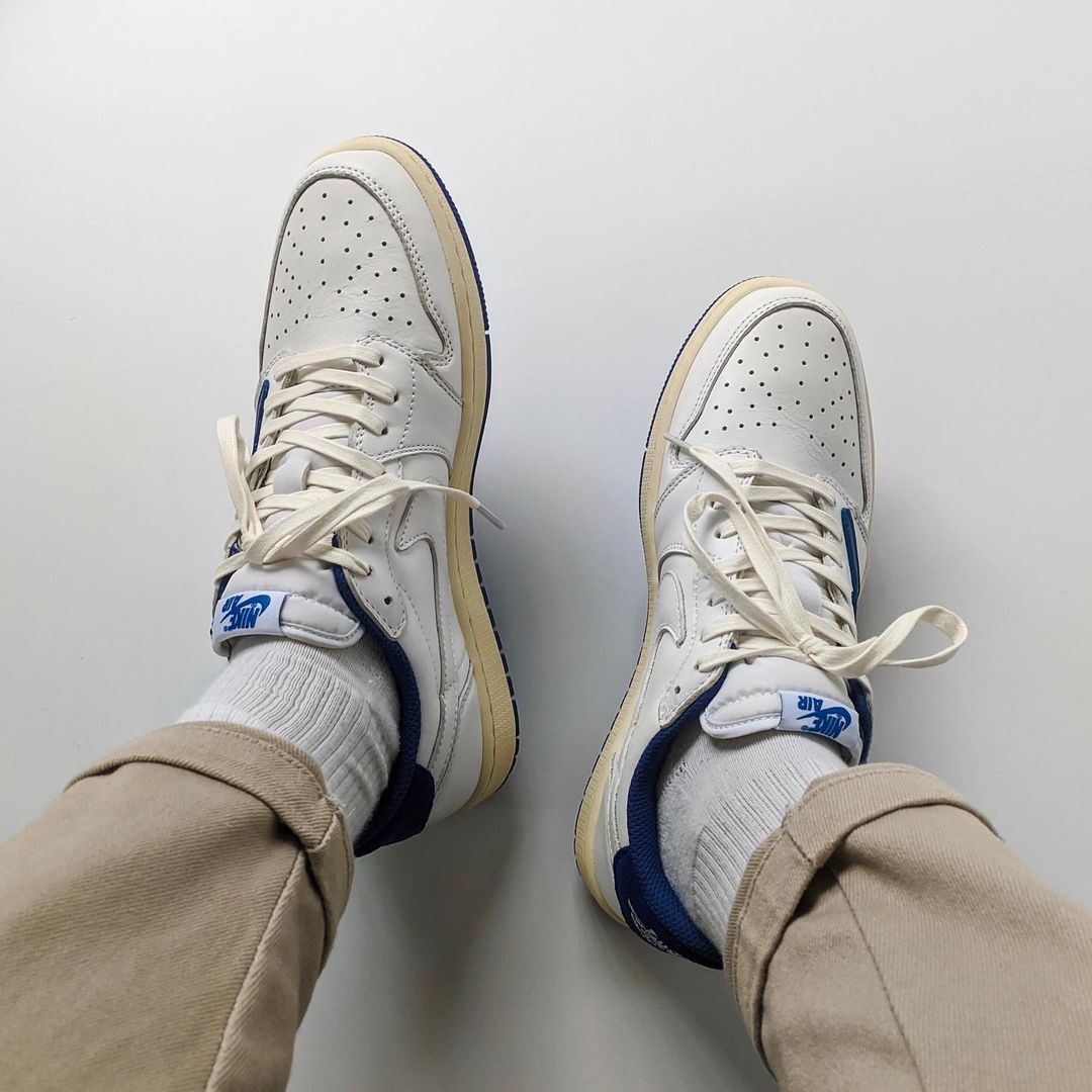 【2025年 9/3 発売予定】FRAGMENT TRAVIS SCOTT NIKE AIR JORDAN 1 OG LOW “Sail/Military Blue” (フラグメント x トラビス・スコット × ナイキ エア ジョーダン 1 OG ロー “セイル/ミリタリーブルー”) [DM7866-104]