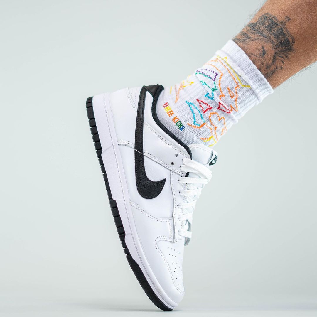 NIKE WMNS DUNK LOW WHITE/BLACK 22.5