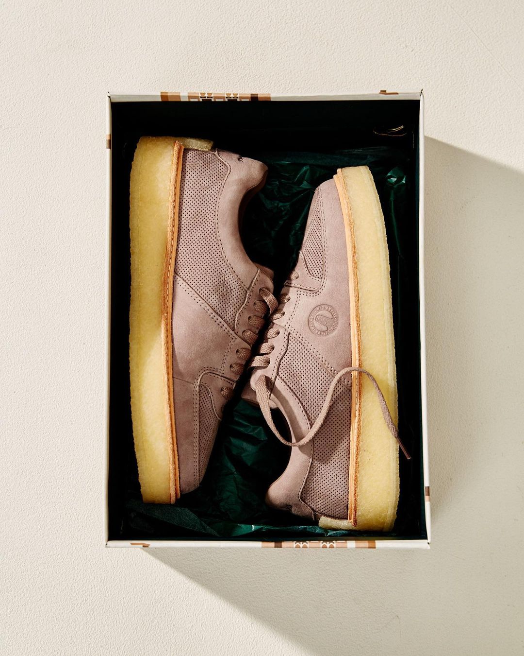 新たなフットウェア・カテゴリー「8TH ST」 BY RONNIE FIEG FOR CLARKS ORIGINALS 最新モデルが10/8 発売 (クラークスオリジナルス)