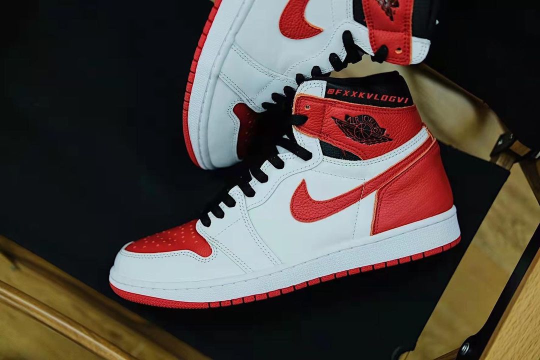 【国内 4/9 発売】ナイキ エア ジョーダン 1 ハイ OG “ヘリテージ/ホワイト/ユニバーシティレッド” (NIKE AIR JORDAN 1 HIGH OG “Heritage/White/University Red”) [555088-161]