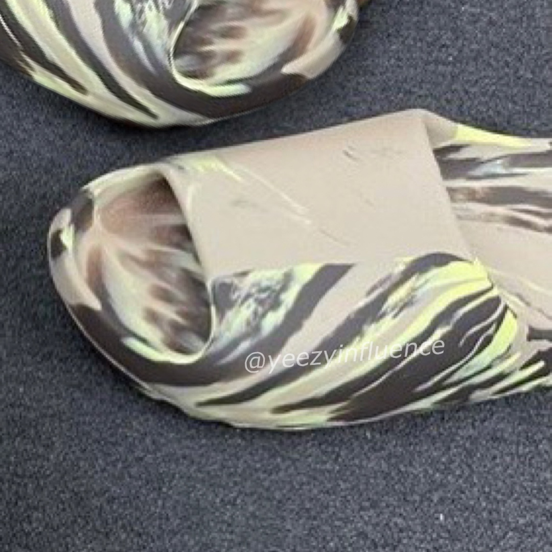 【リーク】adidas Originals YEEZY SLIDE “Marble” (アディダス オリジナルス イージー スライド)