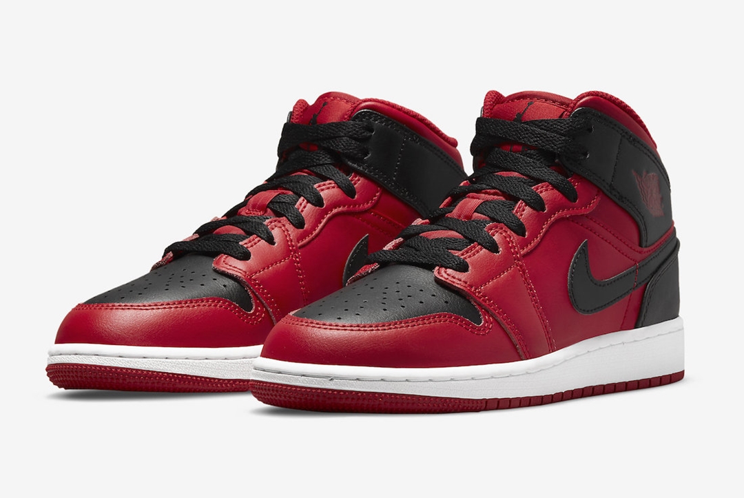 【国内 5/28 発売】ナイキ エア ジョーダン 1 ミッド “リバースブレッド” (NIKE AIR JORDAN 1 MID “Reverse Bred”) [554724-660]