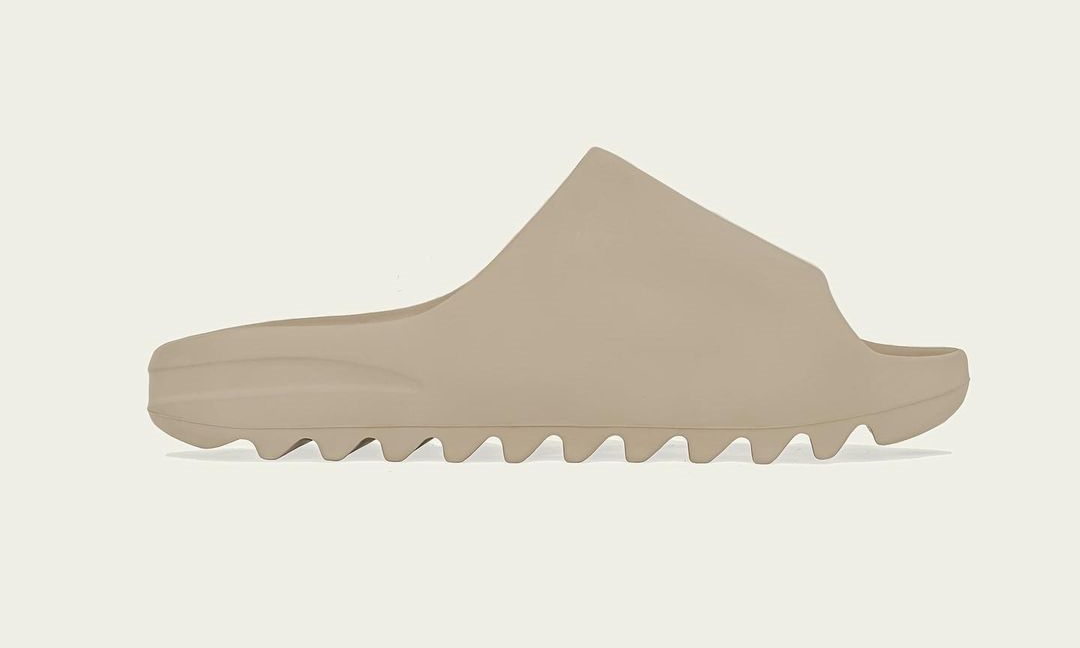 【国内 12/13 発売】adidas Originals YEEZY SLIDE “Ochre” (アディダス オリジナルス イージー スライド) [GW1931]