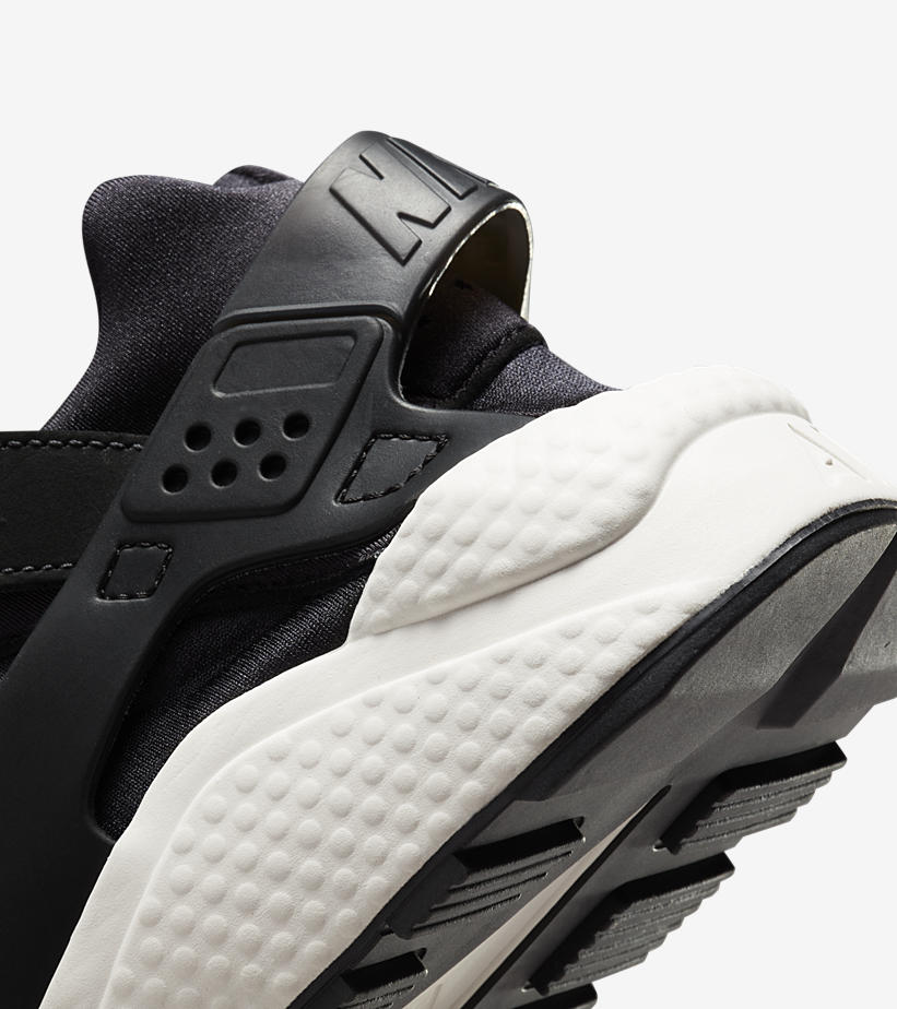 2021年 発売予定！ナイキ エア ハラチ LE “オフノワール/サミットホワイト” (NIKE AIR HUARACHE LE “Off Noir/Summit White”) [DQ8572-001]