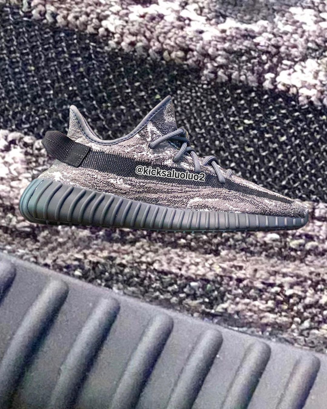 【2023年 8/16 リストック】アディダス オリジナルス イージー ブースト 350 V2 “MX ダークソルト” (adidas Originals YEEZY BOOST 350 V2 “MX Dark Salt”) [ID4811]