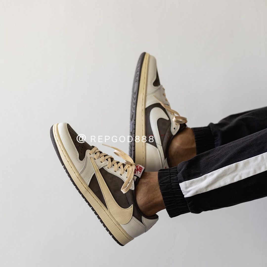 【2022年】トラビス・スコット × ナイキ エア ジョーダン 1 ロー OG "リバースモカ" (TRAVIS SCOTT NIKE AIR JORDAN 1 LOW OG "Reverse Mocha")