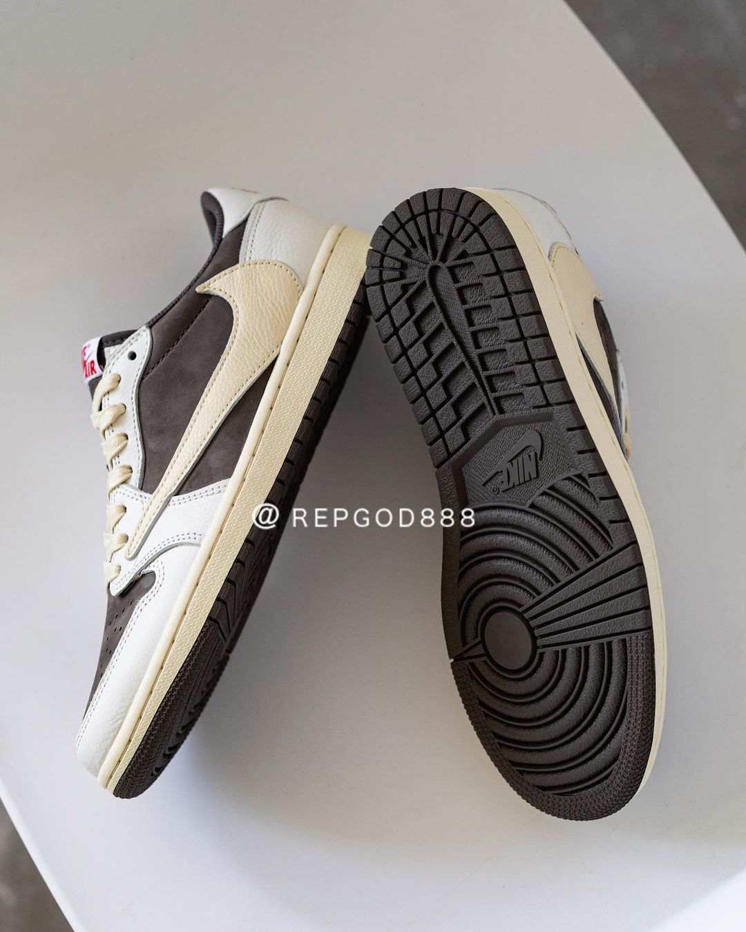 【国内 7/21 発売】トラビス・スコット × ナイキ エア ジョーダン 1 ロー OG “リバースモカ” (TRAVIS SCOTT NIKE AIR JORDAN 1 LOW OG “Reverse Mocha”) [DM7866-162]