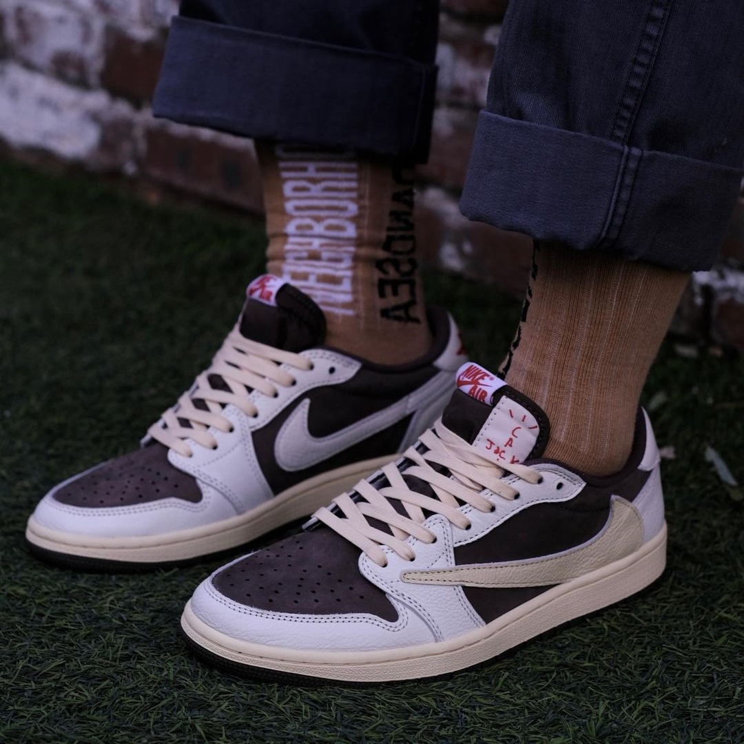 【国内 7/21 発売】トラビス・スコット × ナイキ エア ジョーダン 1 ロー OG “リバースモカ” (TRAVIS SCOTT NIKE AIR JORDAN 1 LOW OG “Reverse Mocha”) [DM7866-162]