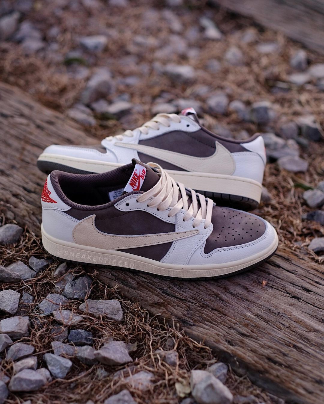 【国内 7/21 発売】トラビス・スコット × ナイキ エア ジョーダン 1 ロー OG “リバースモカ” (TRAVIS SCOTT NIKE AIR JORDAN 1 LOW OG “Reverse Mocha”) [DM7866-162]