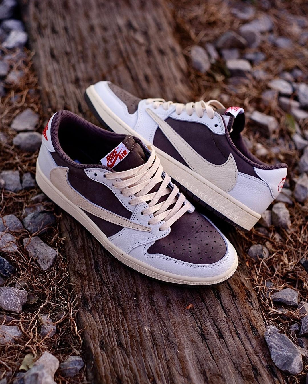 【国内 7/21 発売】トラビス・スコット × ナイキ エア ジョーダン 1 ロー OG “リバースモカ” (TRAVIS SCOTT NIKE AIR JORDAN 1 LOW OG “Reverse Mocha”) [DM7866-162]