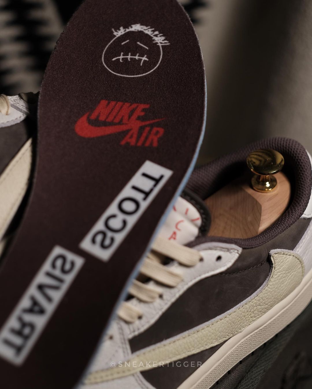 【国内 7/21 発売】トラビス・スコット × ナイキ エア ジョーダン 1 ロー OG “リバースモカ” (TRAVIS SCOTT NIKE AIR JORDAN 1 LOW OG “Reverse Mocha”) [DM7866-162]