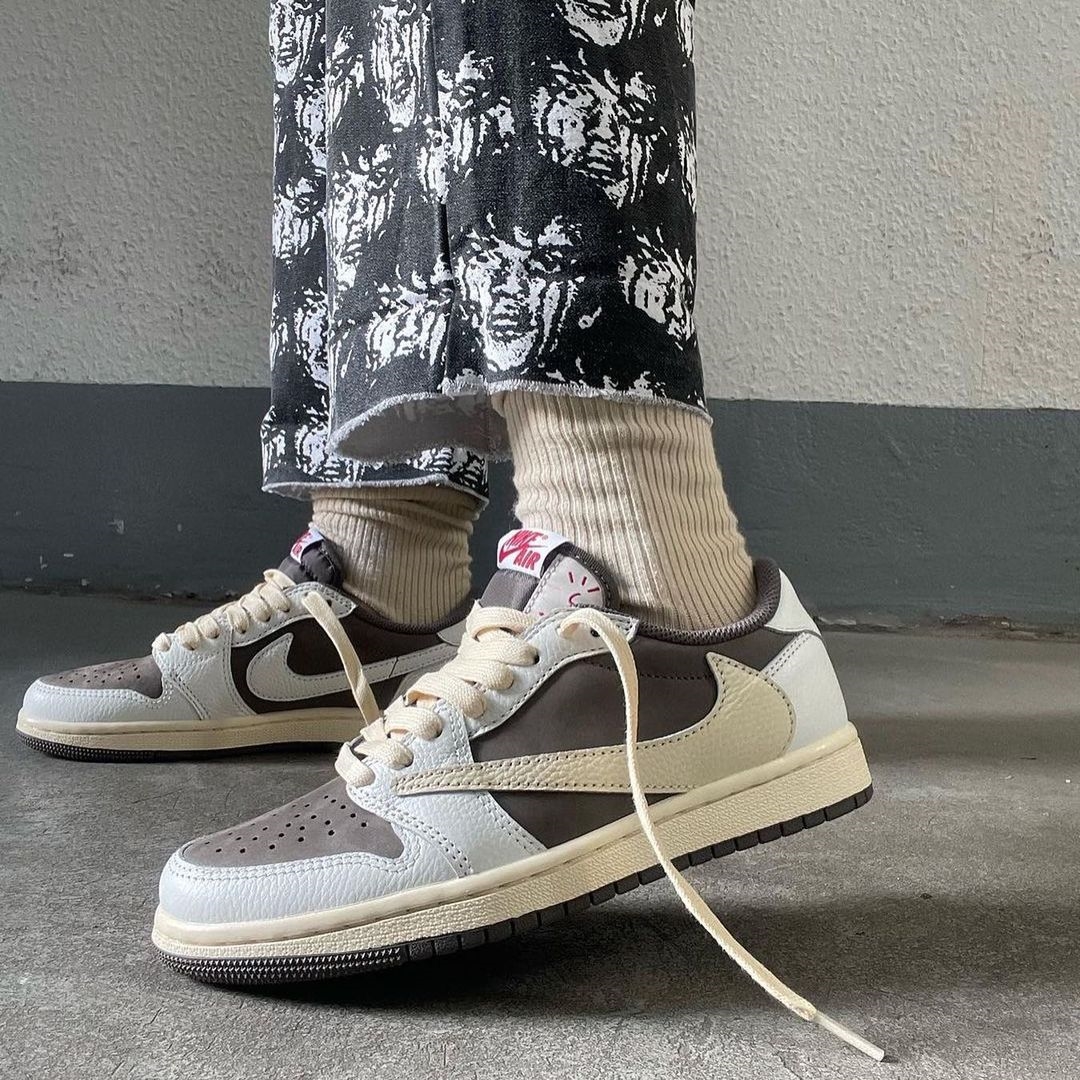 【国内 7/21 発売】トラビス・スコット × ナイキ エア ジョーダン 1 ロー OG “リバースモカ” (TRAVIS SCOTT NIKE AIR JORDAN 1 LOW OG “Reverse Mocha”) [DM7866-162]