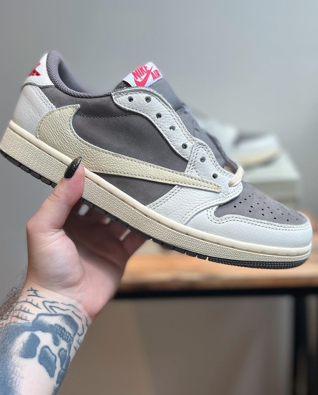 【国内 7/21 発売】トラビス・スコット × ナイキ エア ジョーダン 1 ロー OG “リバースモカ” (TRAVIS SCOTT NIKE AIR JORDAN 1 LOW OG “Reverse Mocha”) [DM7866-162]