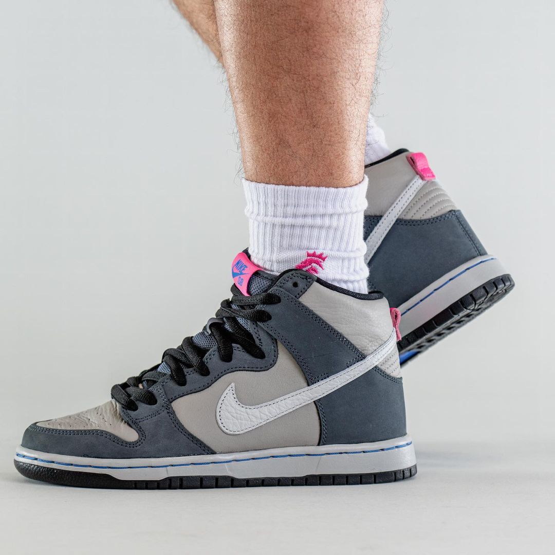 【国内 1/8 発売】ナイキ SB ダンク ハイ “グレー/ホワイト/ピンク” (NIKE SB DUNK HIGH “Grey/White/Pink”) [DJ9800-001]