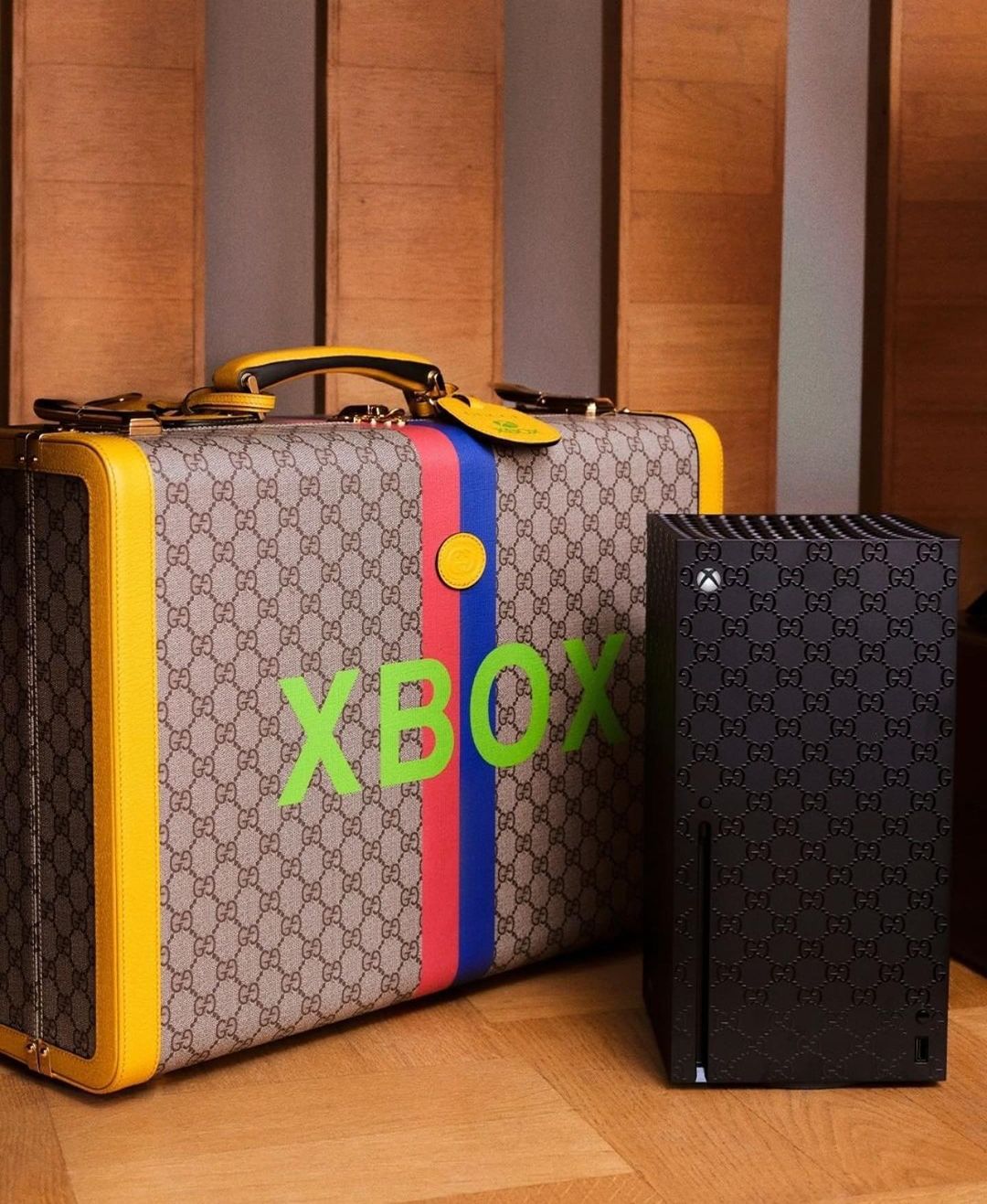 世界限定100台のシリアル入り gucci x Xbox コラボゲーム機が11/19から、グッチ渋谷パルコ、グッチオンライン限定で発売 (グッチ エックスボックス)