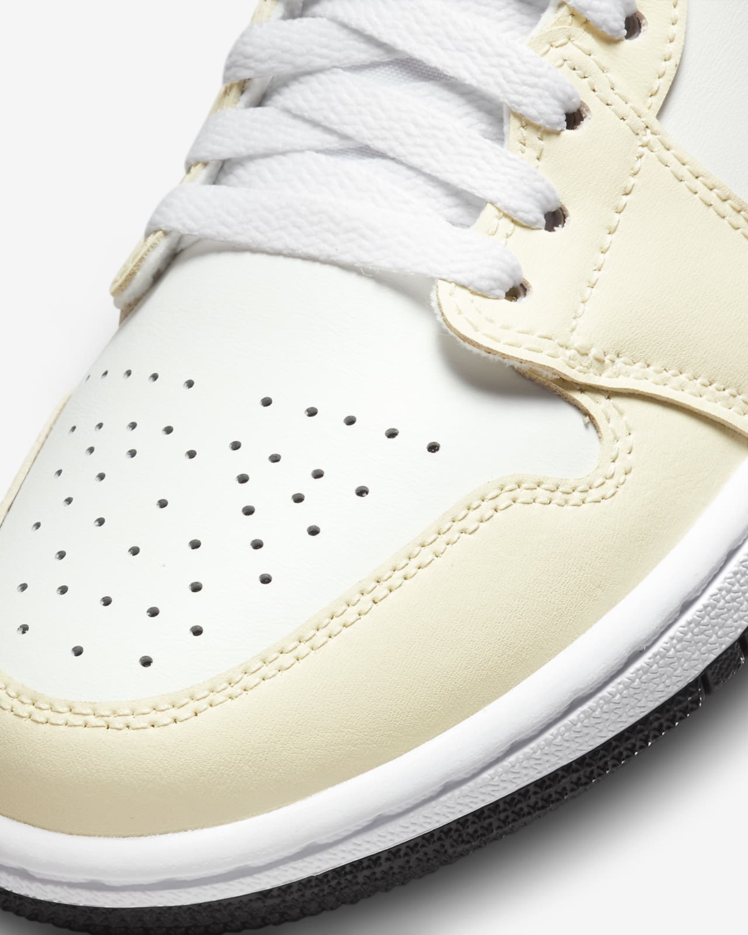 【国内 3/18 発売】ナイキ ウィメンズ エア ジョーダン 1 ミッド “ココナッツミルク” (NIKE WMNS AIR JORDAN 1 MID “Coconut Milk/Summit White”) [BQ6472-121]