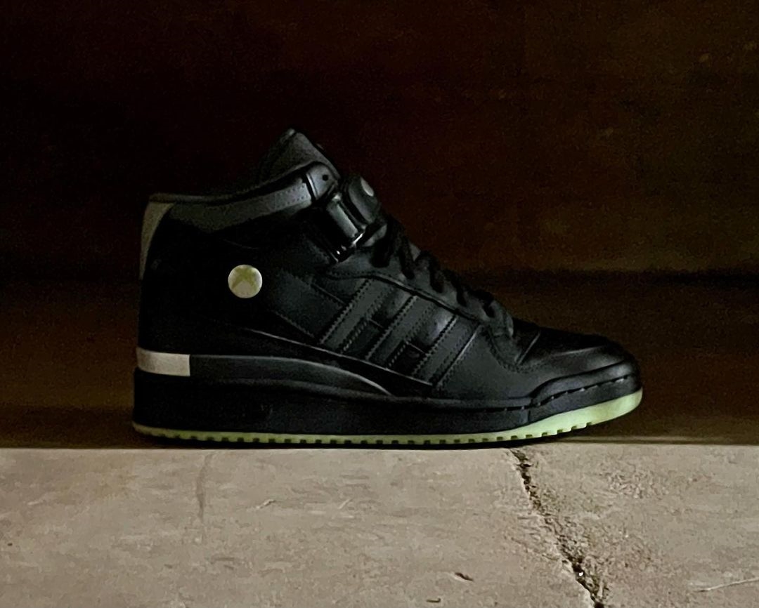 海外発売！Xbox 360 x adidas Originals FORUM MID “Black/Green” (エックスボックス 360 アディダス オリジナルス フォーラム ミッド “ブラック/グリーン”) [GW7795]