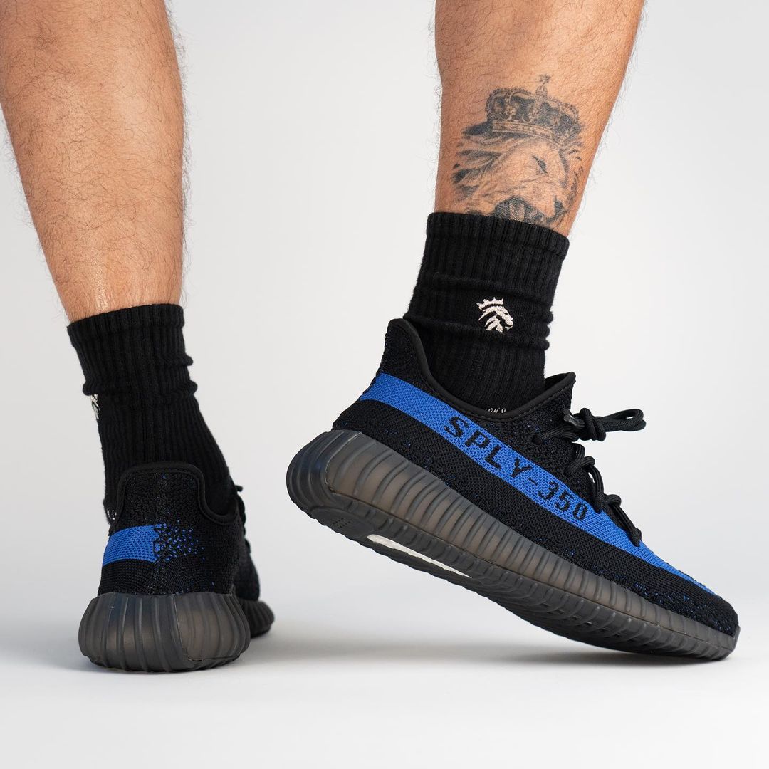 【国内 2/26 発売】アディダス オリジナルス イージー ブースト 350 V2 “ブラック/ブルー” (adidas Originals YEEZY BOOST 350 V2 “Core Black/Dazzling Blue”) [GY7164]