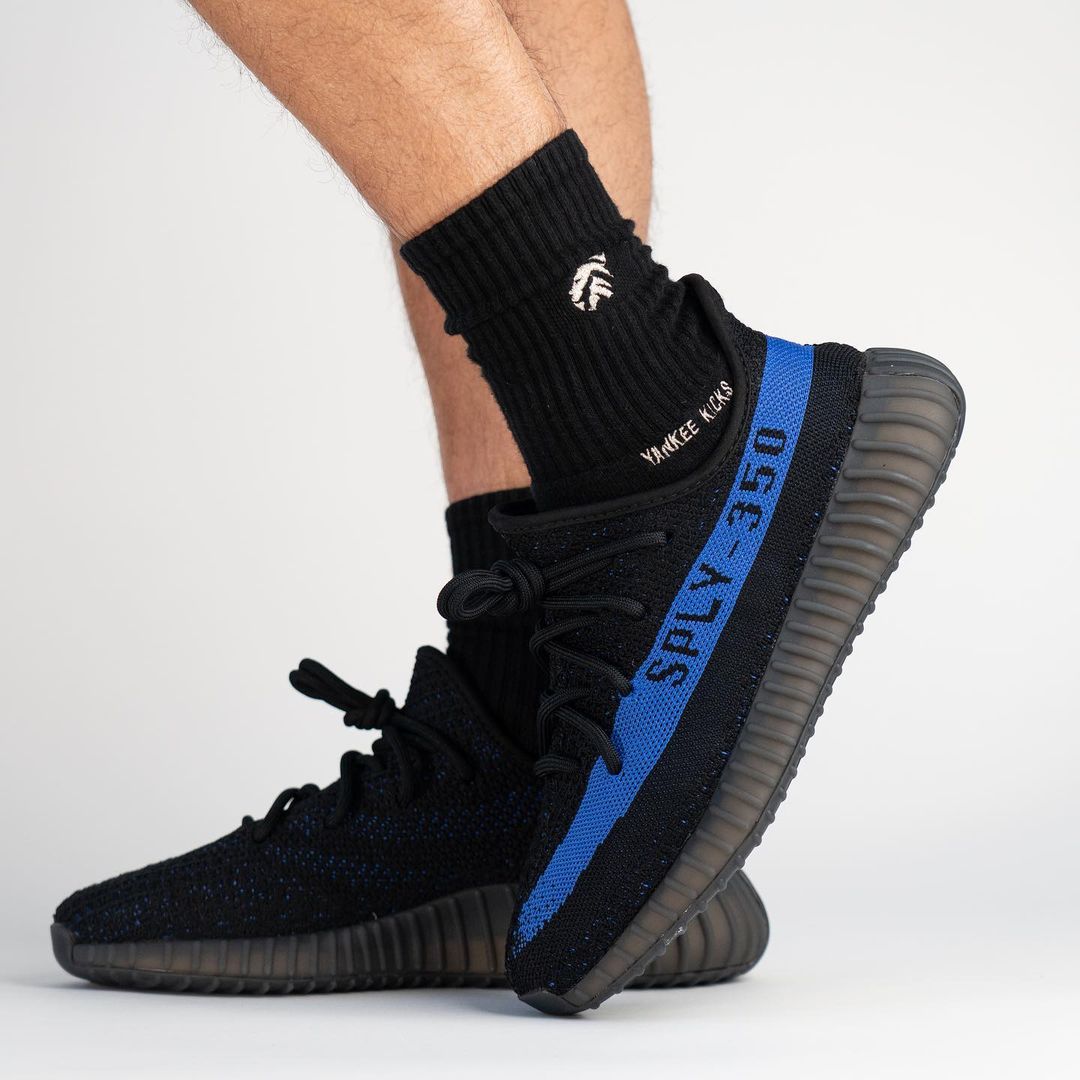 【国内 2/26 発売】アディダス オリジナルス イージー ブースト 350 V2 “ブラック/ブルー” (adidas Originals YEEZY BOOST 350 V2 “Core Black/Dazzling Blue”) [GY7164]