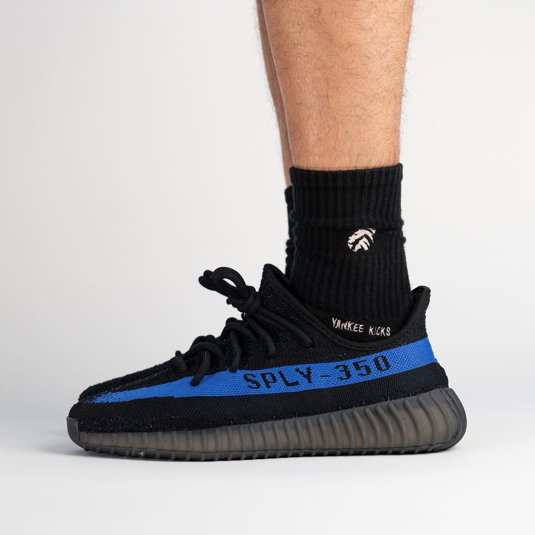 【国内 2/26 発売】アディダス オリジナルス イージー ブースト 350 V2 “ブラック/ブルー” (adidas Originals YEEZY BOOST 350 V2 “Core Black/Dazzling Blue”) [GY7164]