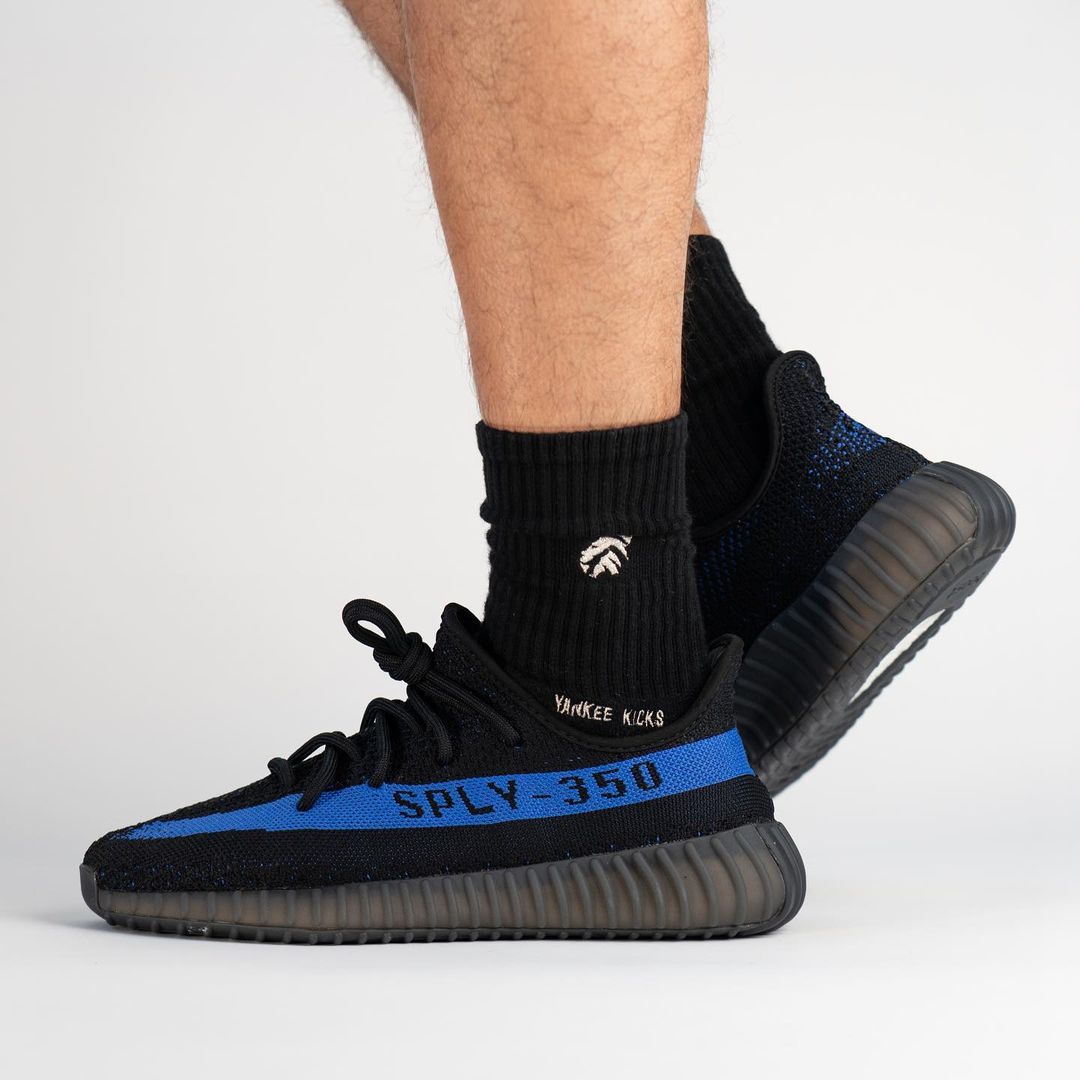 【国内 2/26 発売】アディダス オリジナルス イージー ブースト 350 V2 “ブラック/ブルー” (adidas Originals YEEZY BOOST 350 V2 “Core Black/Dazzling Blue”) [GY7164]