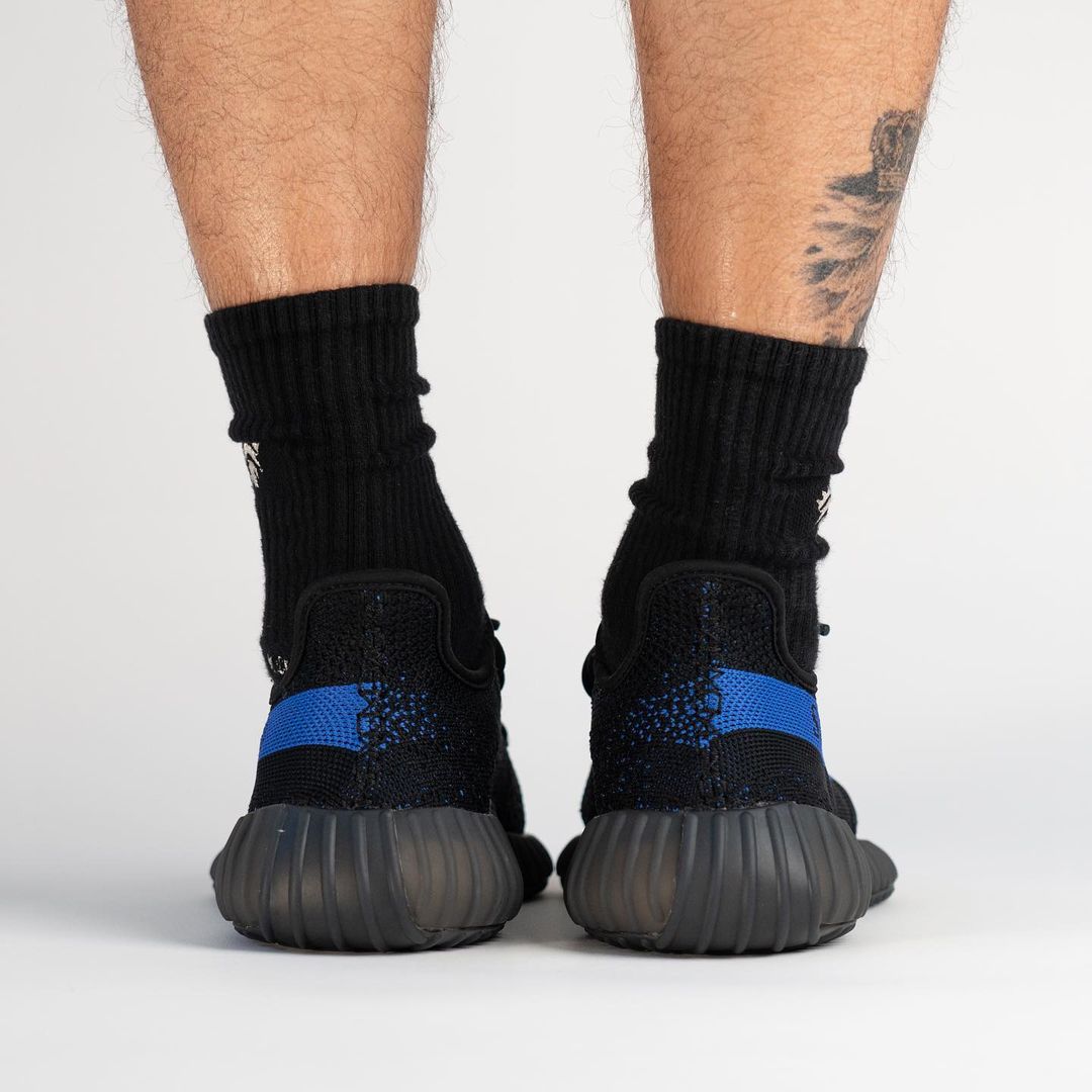 【国内 2/26 発売】アディダス オリジナルス イージー ブースト 350 V2 “ブラック/ブルー” (adidas Originals YEEZY BOOST 350 V2 “Core Black/Dazzling Blue”) [GY7164]