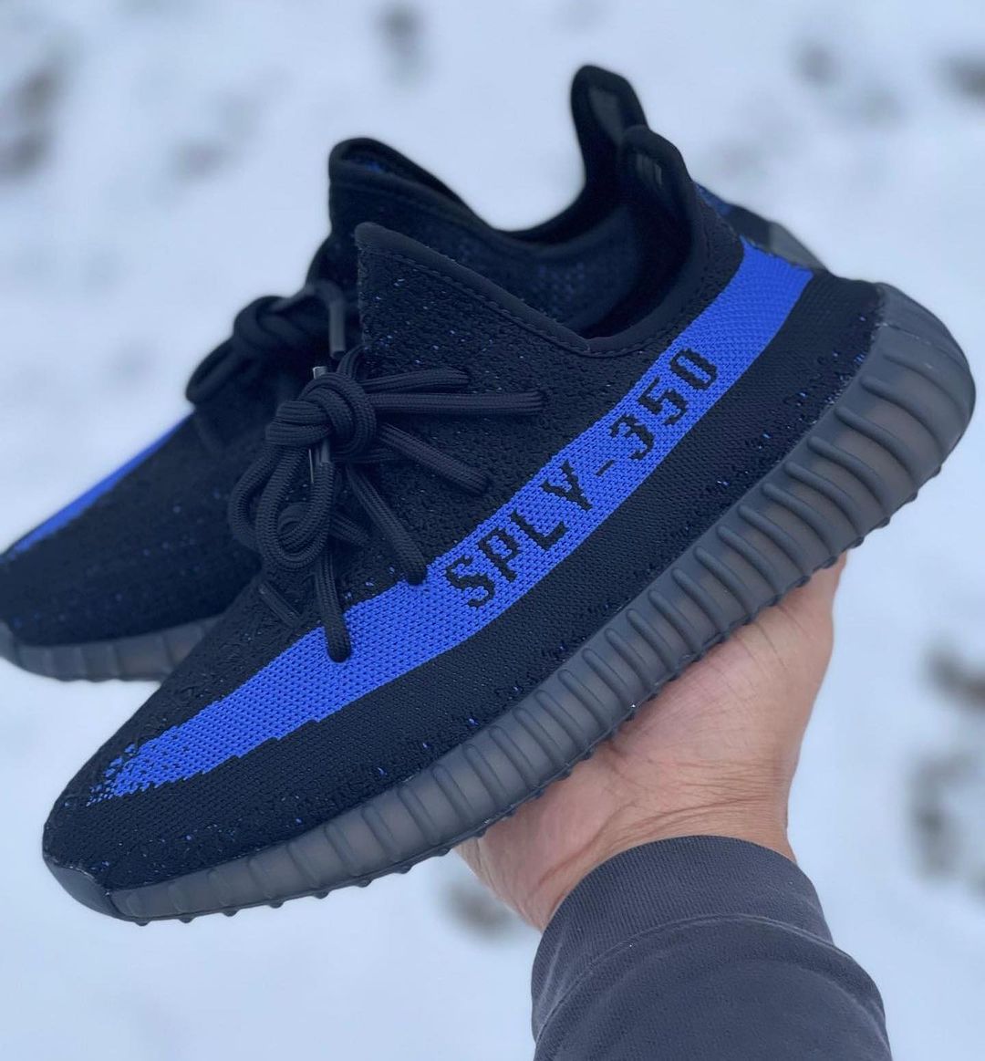 【国内 2/26 発売】アディダス オリジナルス イージー ブースト 350 V2 “ブラック/ブルー” (adidas Originals YEEZY BOOST 350 V2 “Core Black/Dazzling Blue”) [GY7164]