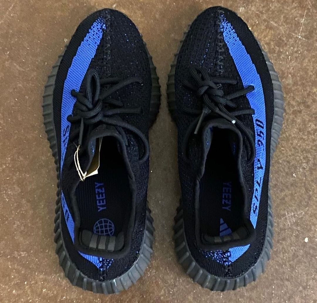 【国内 2/26 発売】アディダス オリジナルス イージー ブースト 350 V2 “ブラック/ブルー” (adidas Originals YEEZY BOOST 350 V2 “Core Black/Dazzling Blue”) [GY7164]