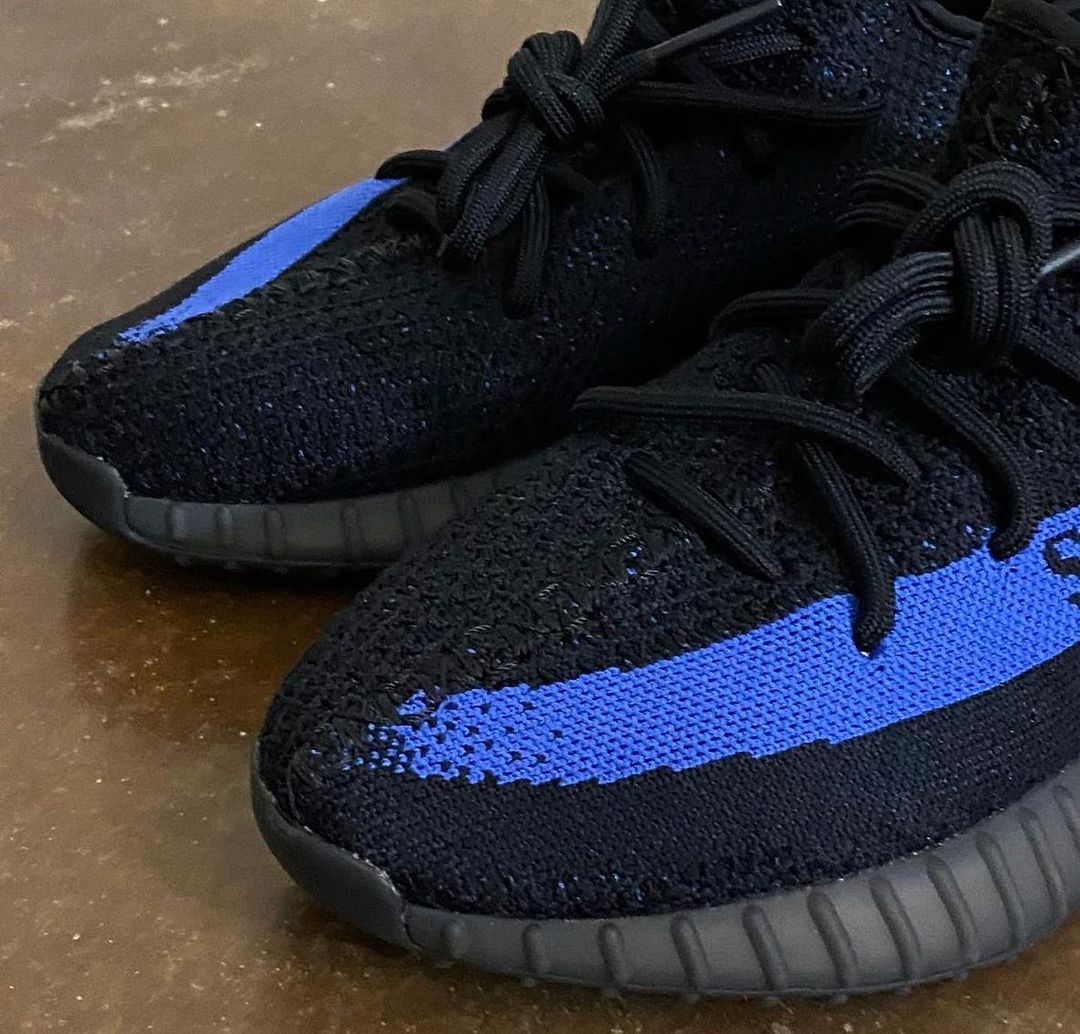 【国内 2/26 発売】アディダス オリジナルス イージー ブースト 350 V2 “ブラック/ブルー” (adidas Originals YEEZY BOOST 350 V2 “Core Black/Dazzling Blue”) [GY7164]