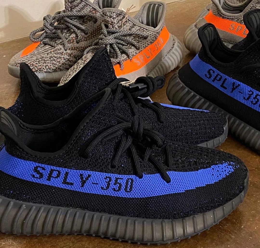 【国内 2/26 発売】アディダス オリジナルス イージー ブースト 350 V2 “ブラック/ブルー” (adidas Originals YEEZY BOOST 350 V2 “Core Black/Dazzling Blue”) [GY7164]