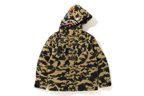 A BATHING APEから1ST CAMOとシャークモチーフを組み合わせたフーディとダウンジャケット「1ST CAMO SHARK COLLECTION」が12/10、12/11 発売 (ア ベイシング エイプ)