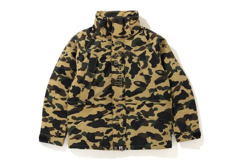 A BATHING APEから1ST CAMOとシャークモチーフを組み合わせたフーディとダウンジャケット「1ST CAMO SHARK COLLECTION」が12/10、12/11 発売 (ア ベイシング エイプ)