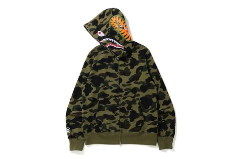 A BATHING APEから1ST CAMOとシャークモチーフを組み合わせたフーディとダウンジャケット「1ST CAMO SHARK COLLECTION」が12/10、12/11 発売 (ア ベイシング エイプ)