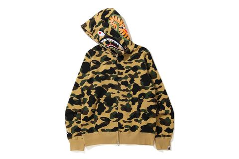 A BATHING APEから1ST CAMOとシャークモチーフを組み合わせたフーディとダウンジャケット「1ST CAMO SHARK COLLECTION」が12/10、12/11 発売 (ア ベイシング エイプ)