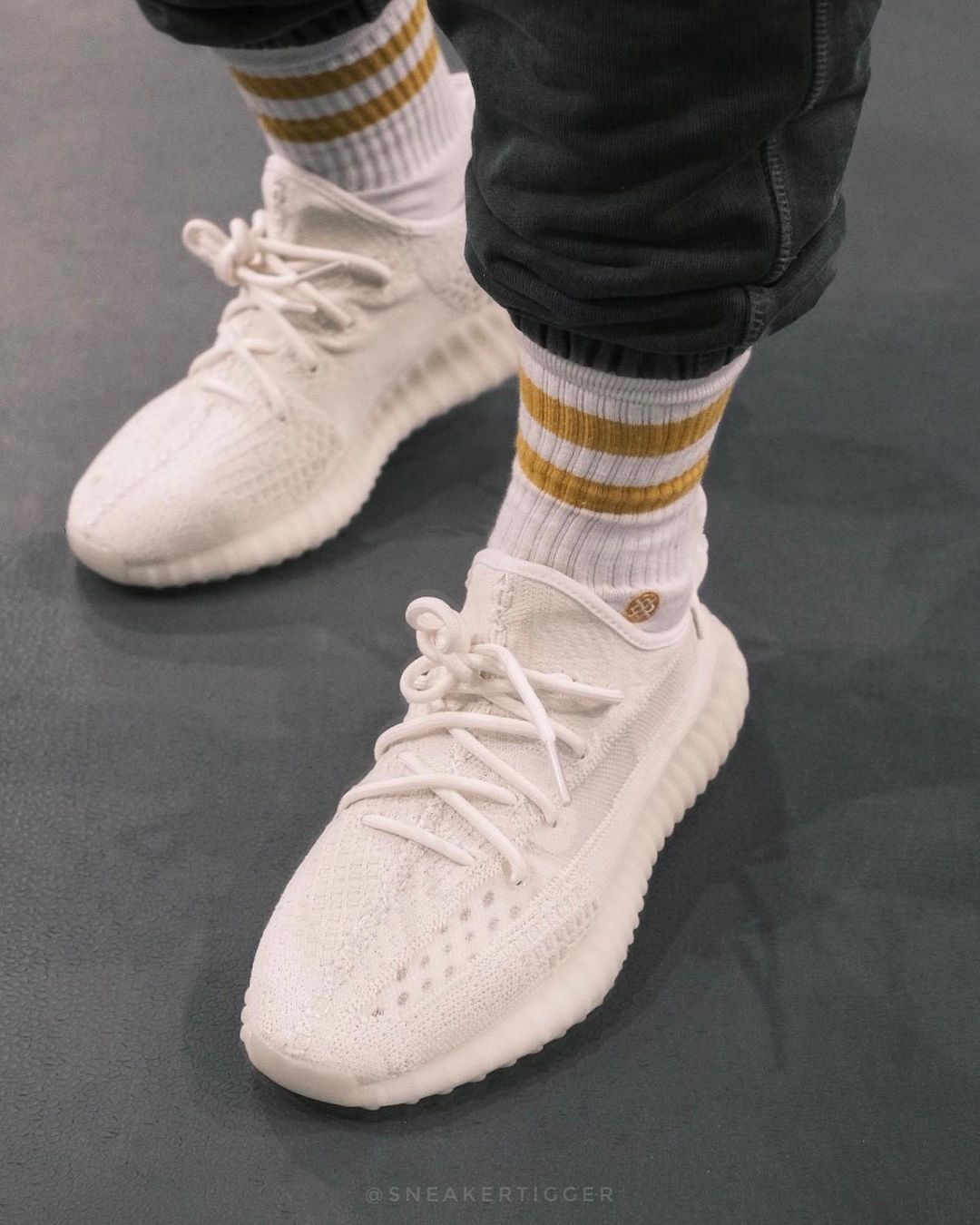 【国内 2022/6/20 発売】アディダス オリジナルス イージー 350 ブースト V2 “ボーン” (adidas Originals YEEZY 350 BOOST V2 “Bone”) [HQ6316]