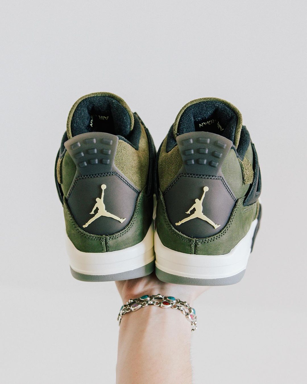 【国内 11/22、12/2 発売】ナイキ エア ジョーダン 4 レトロ SE クラフト “オリーブキャンバス” (NIKE AIR JORDAN 4 RETRO SE CRAFT “Olive Canvas”) [FB9927-200]