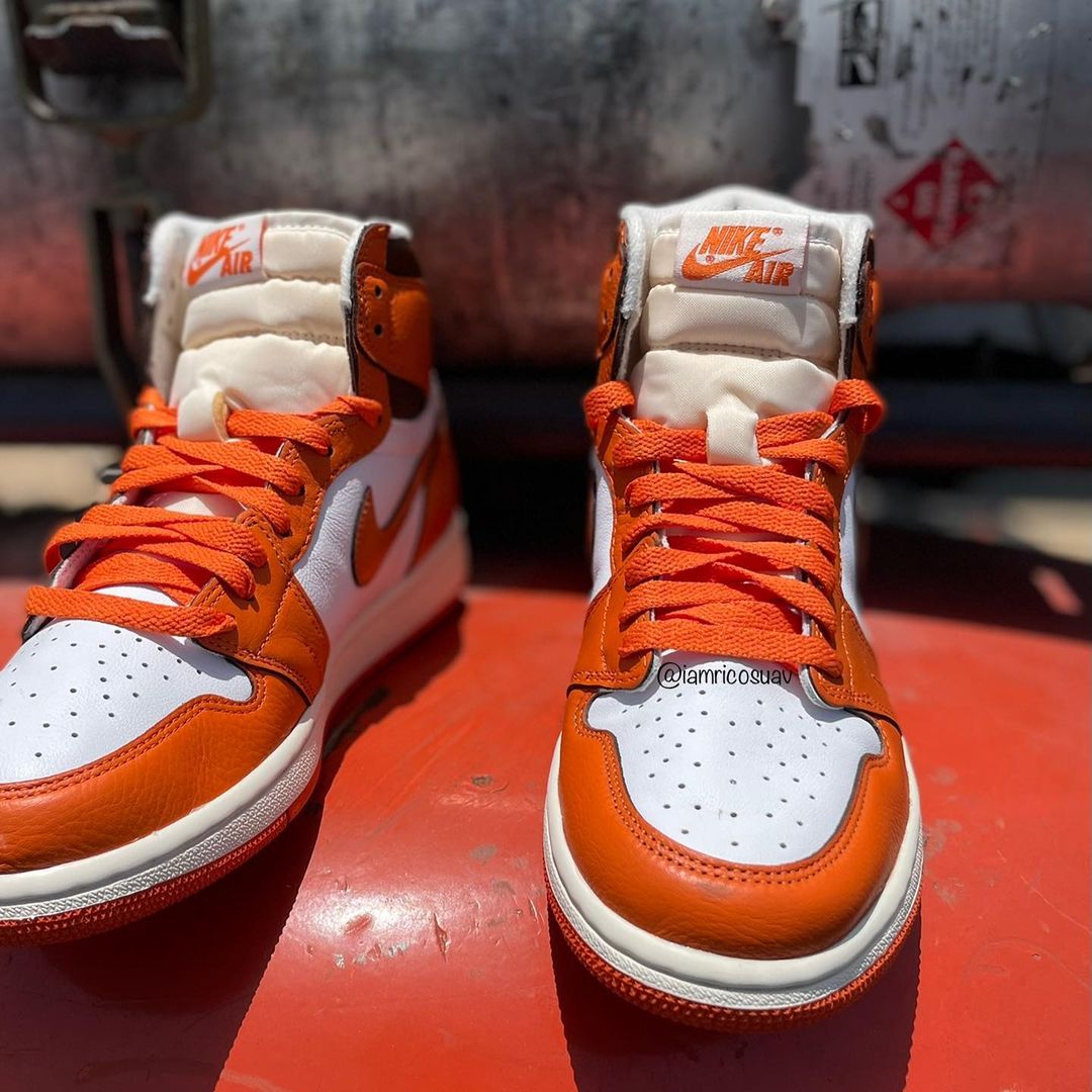 Nike WMNS AJ1 High OG \