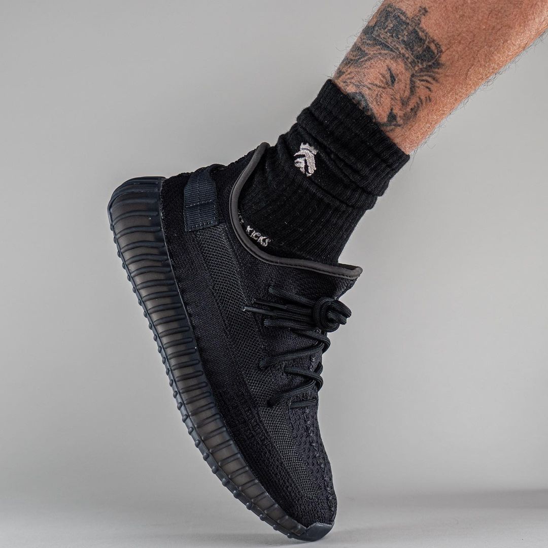 【国内 6/1 リストック予定】アディダス オリジナルス イージー 350 V2 “オニキス” (adidas Originals YEEZY 350 V2 “Onyx”) [HQ4540]