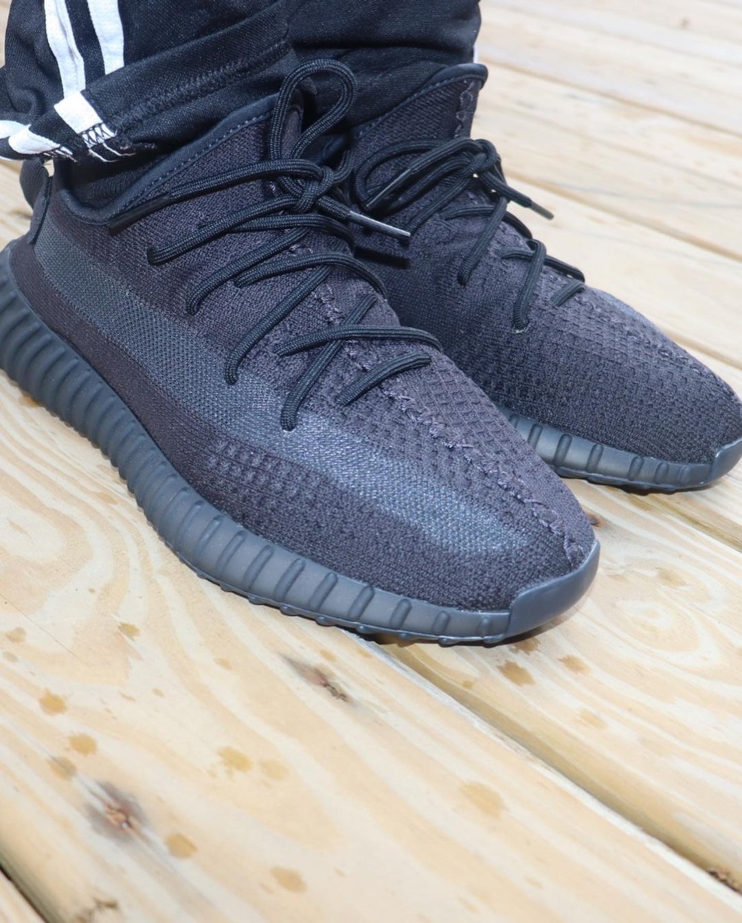 【国内 6/1 リストック予定】アディダス オリジナルス イージー 350 V2 “オニキス” (adidas Originals YEEZY 350 V2 “Onyx”) [HQ4540]