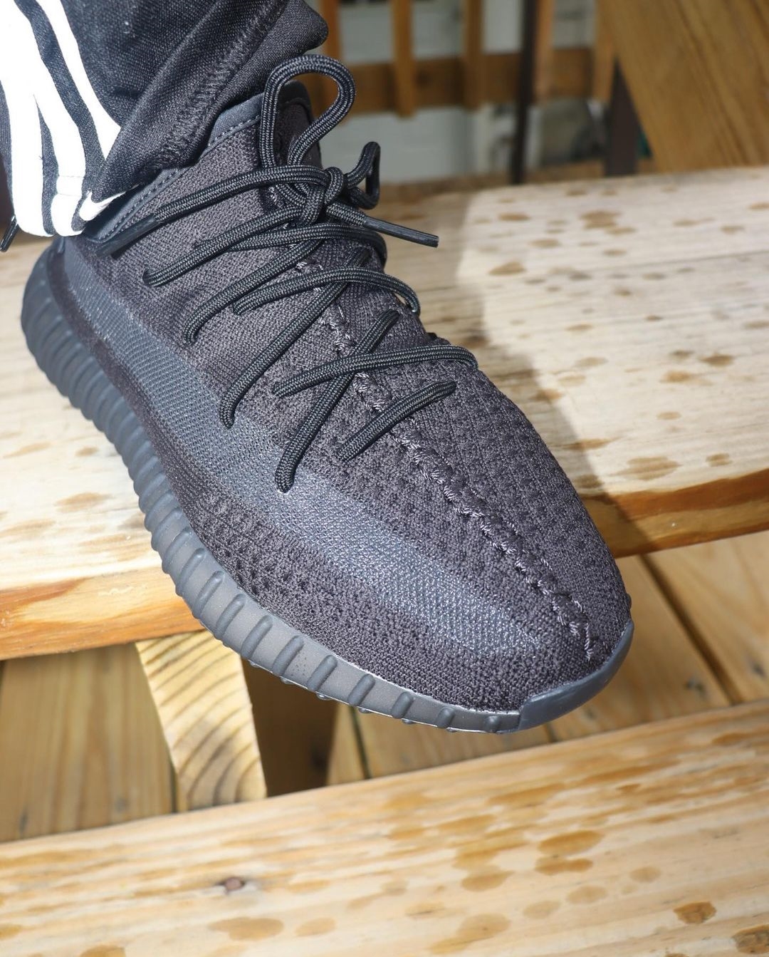 【国内 6/1 リストック予定】アディダス オリジナルス イージー 350 V2 “オニキス” (adidas Originals YEEZY 350 V2 “Onyx”) [HQ4540]