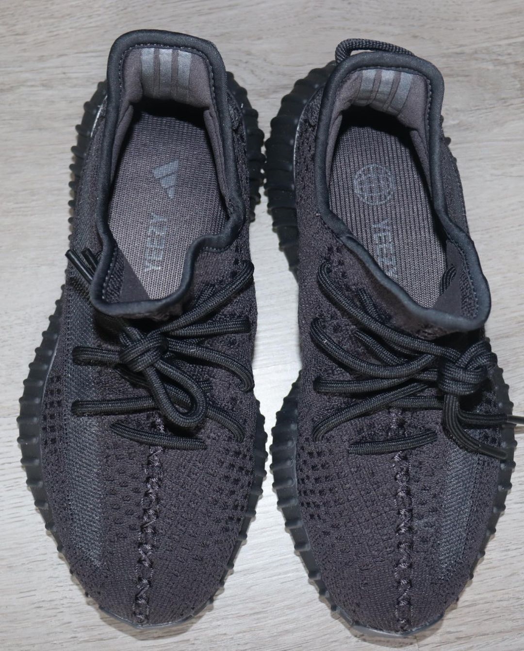 【国内 6/1 リストック予定】アディダス オリジナルス イージー 350 V2 “オニキス” (adidas Originals YEEZY 350 V2 “Onyx”) [HQ4540]