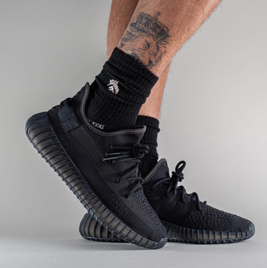 【国内 6/1 リストック予定】アディダス オリジナルス イージー 350 V2 “オニキス” (adidas Originals YEEZY 350 V2 “Onyx”) [HQ4540]