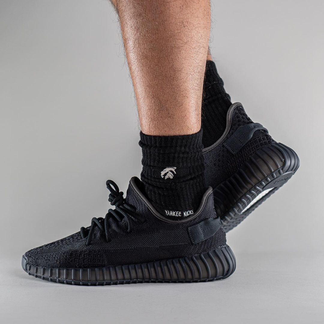 【国内 6/1 リストック予定】アディダス オリジナルス イージー 350 V2 “オニキス” (adidas Originals YEEZY 350 V2 “Onyx”) [HQ4540]