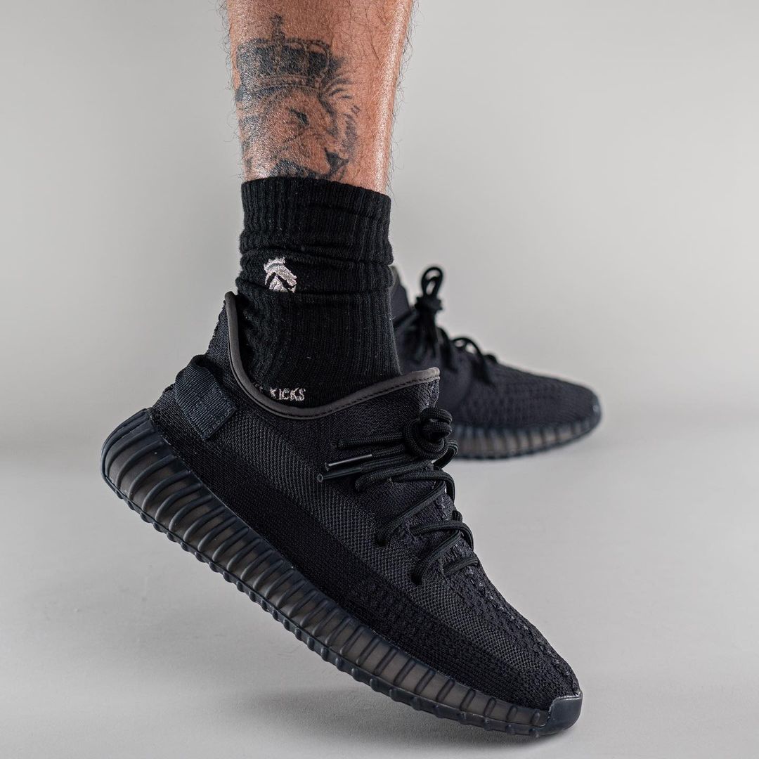 【国内 6/1 リストック予定】アディダス オリジナルス イージー 350 V2 “オニキス” (adidas Originals YEEZY 350 V2 “Onyx”) [HQ4540]